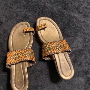 Unisa wedge sandal 8.5